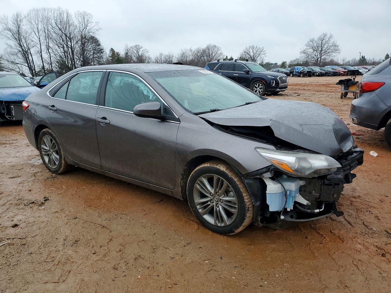 2017 TOYOTA CAMRY SE photo 4