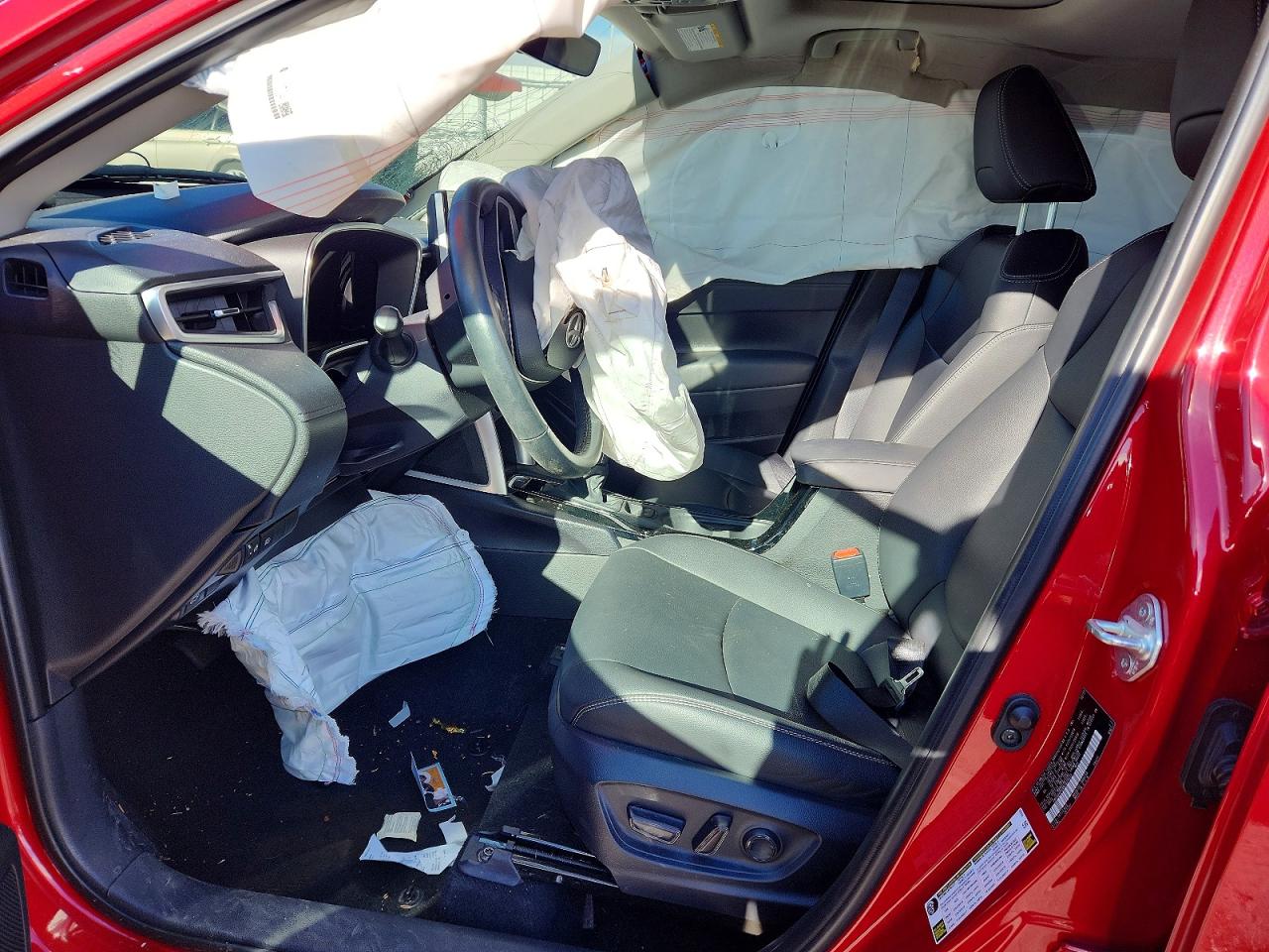 2022 TOYOTA COROLLA CROSS XLE photo 13