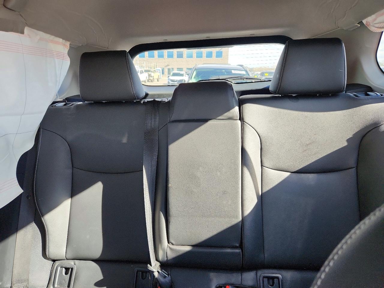 2022 TOYOTA COROLLA CROSS XLE photo 19