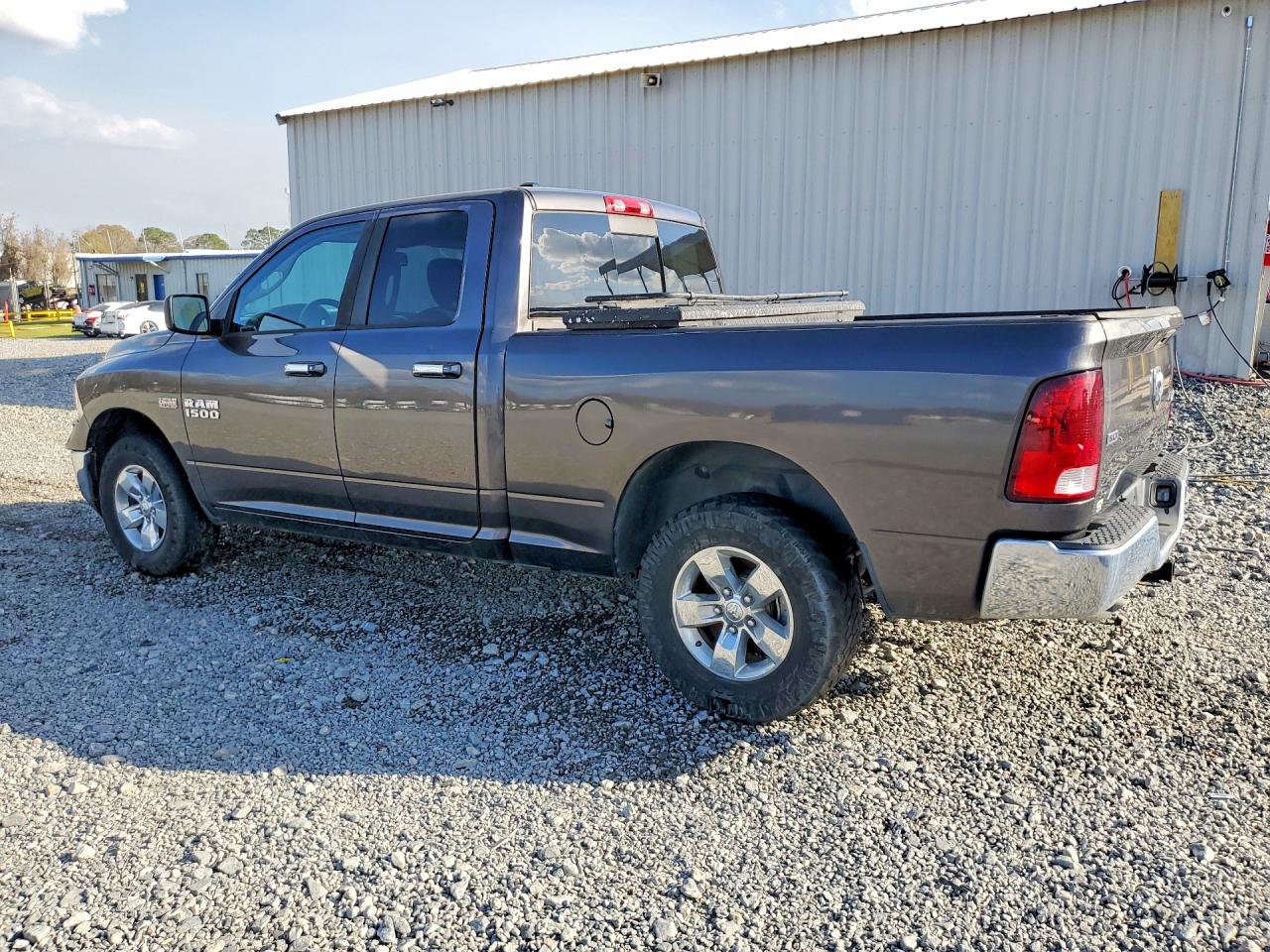 2014 RAM 1500 SLT photo 2