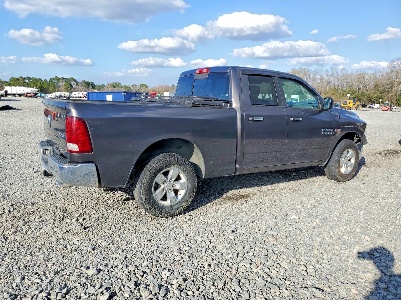 2014 RAM 1500 SLT photo 3