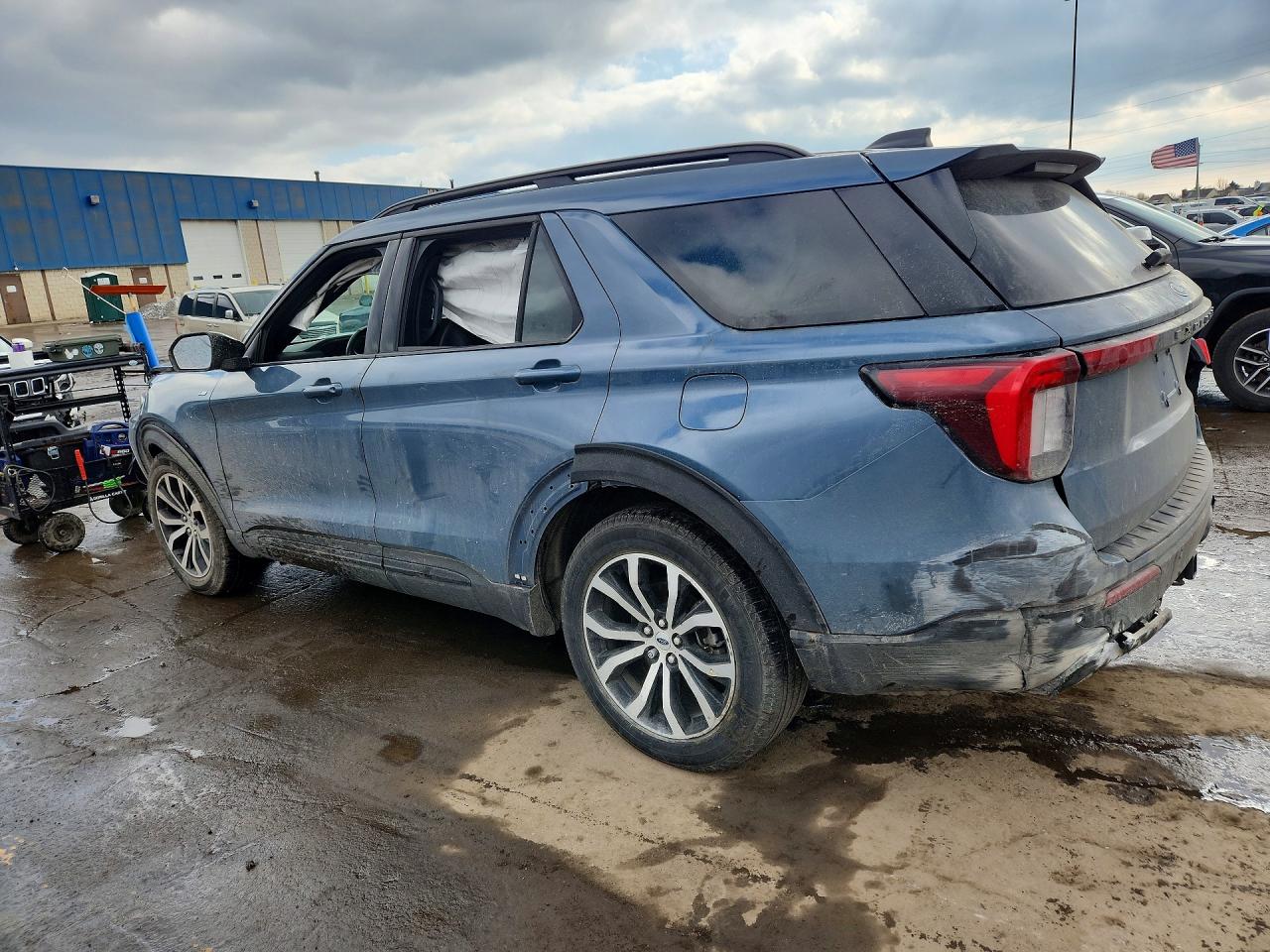 2025 FORD EXPLORER ST-LINE photo 3