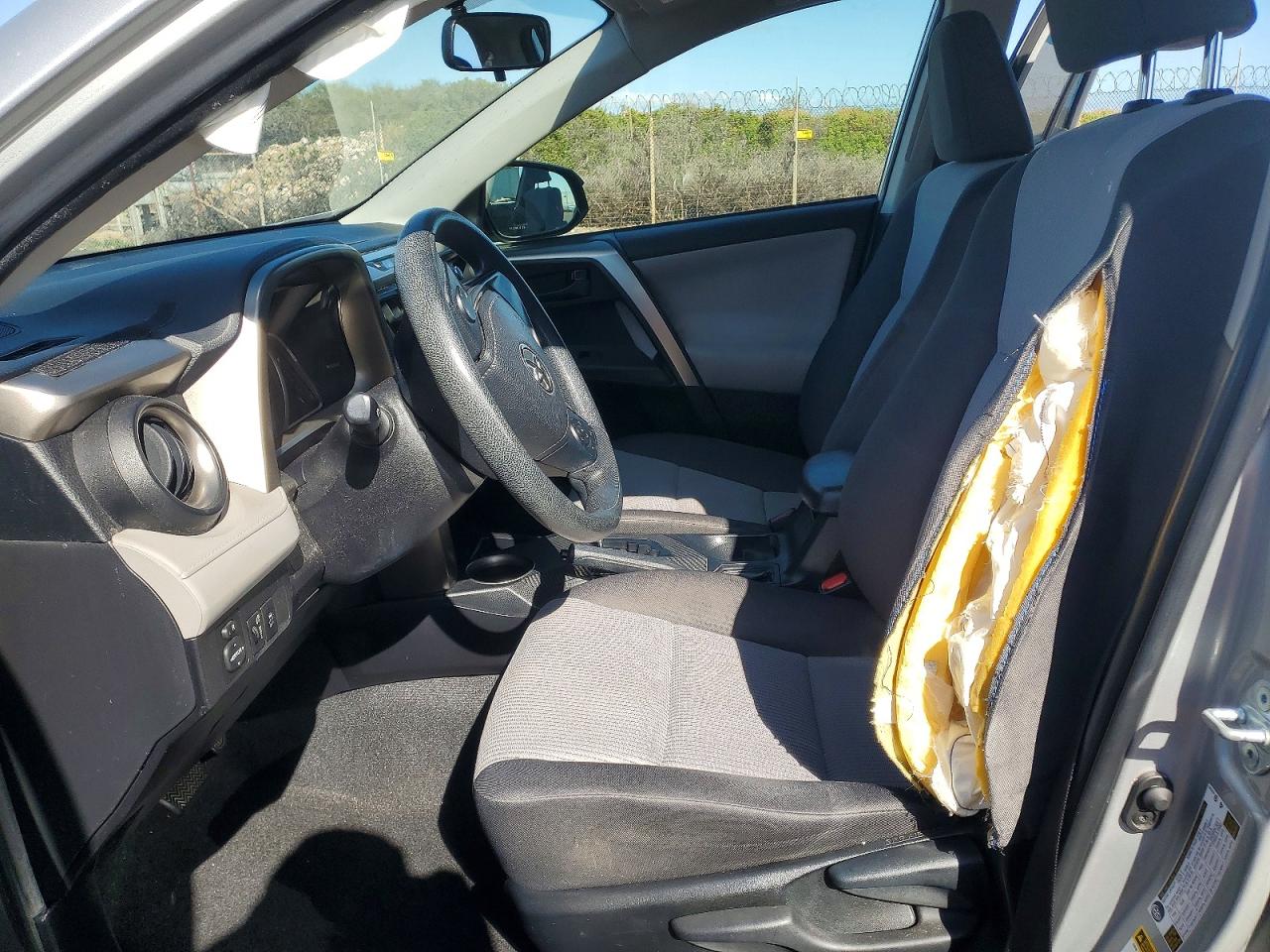 2014 TOYOTA RAV4 LE photo 7