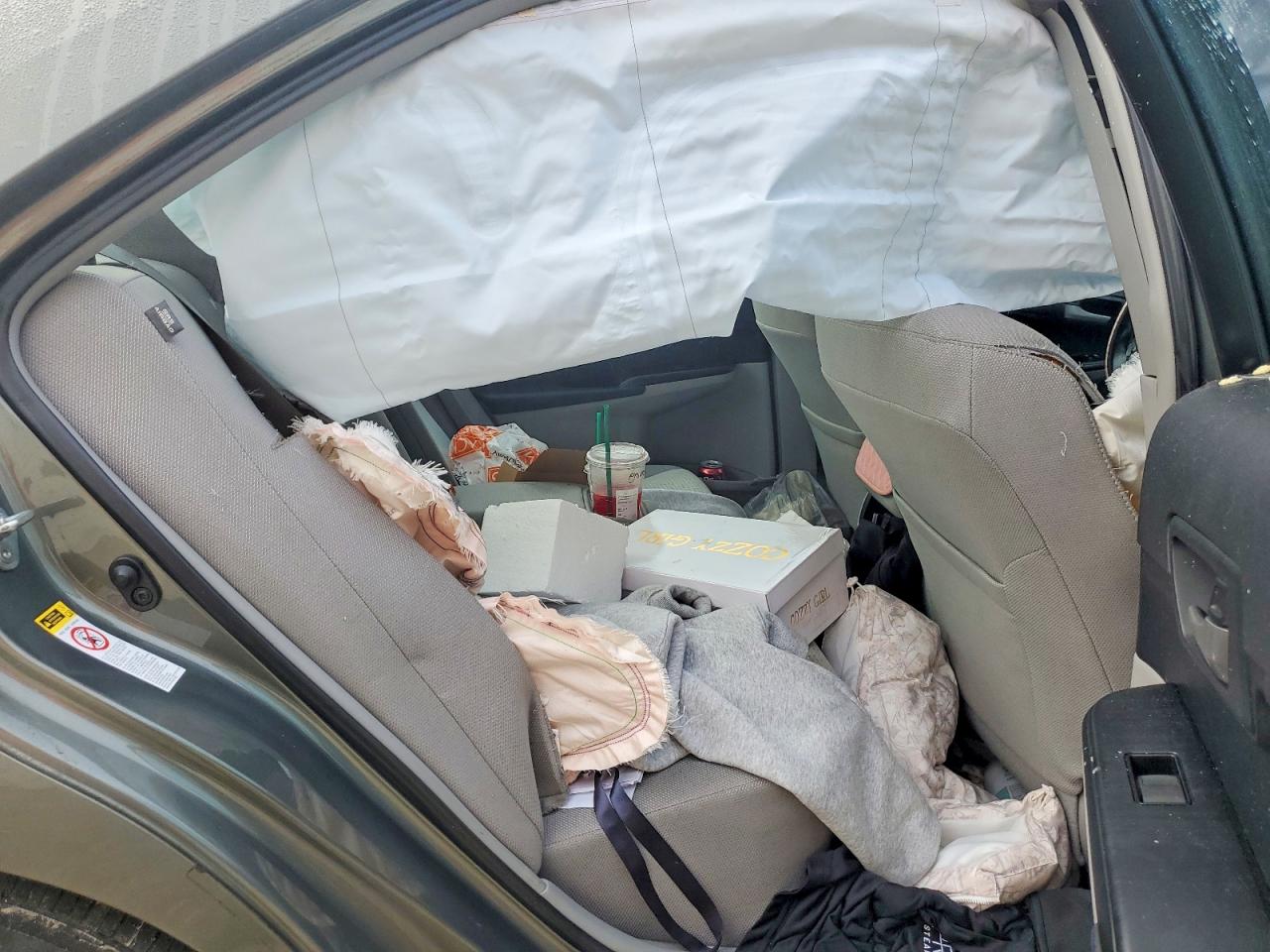 2012 TOYOTA CAMRY LE photo 10