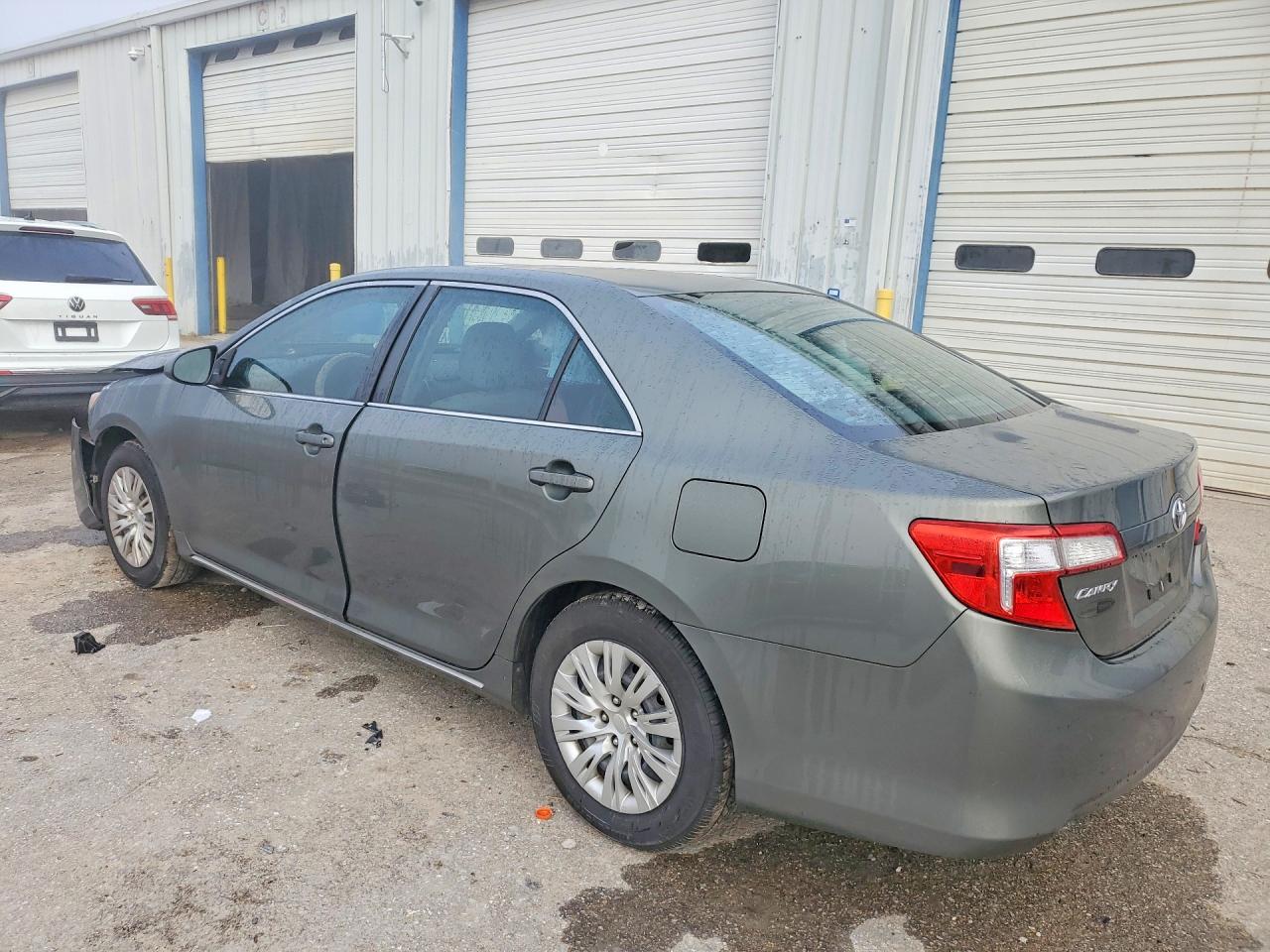 2012 TOYOTA CAMRY LE photo 2