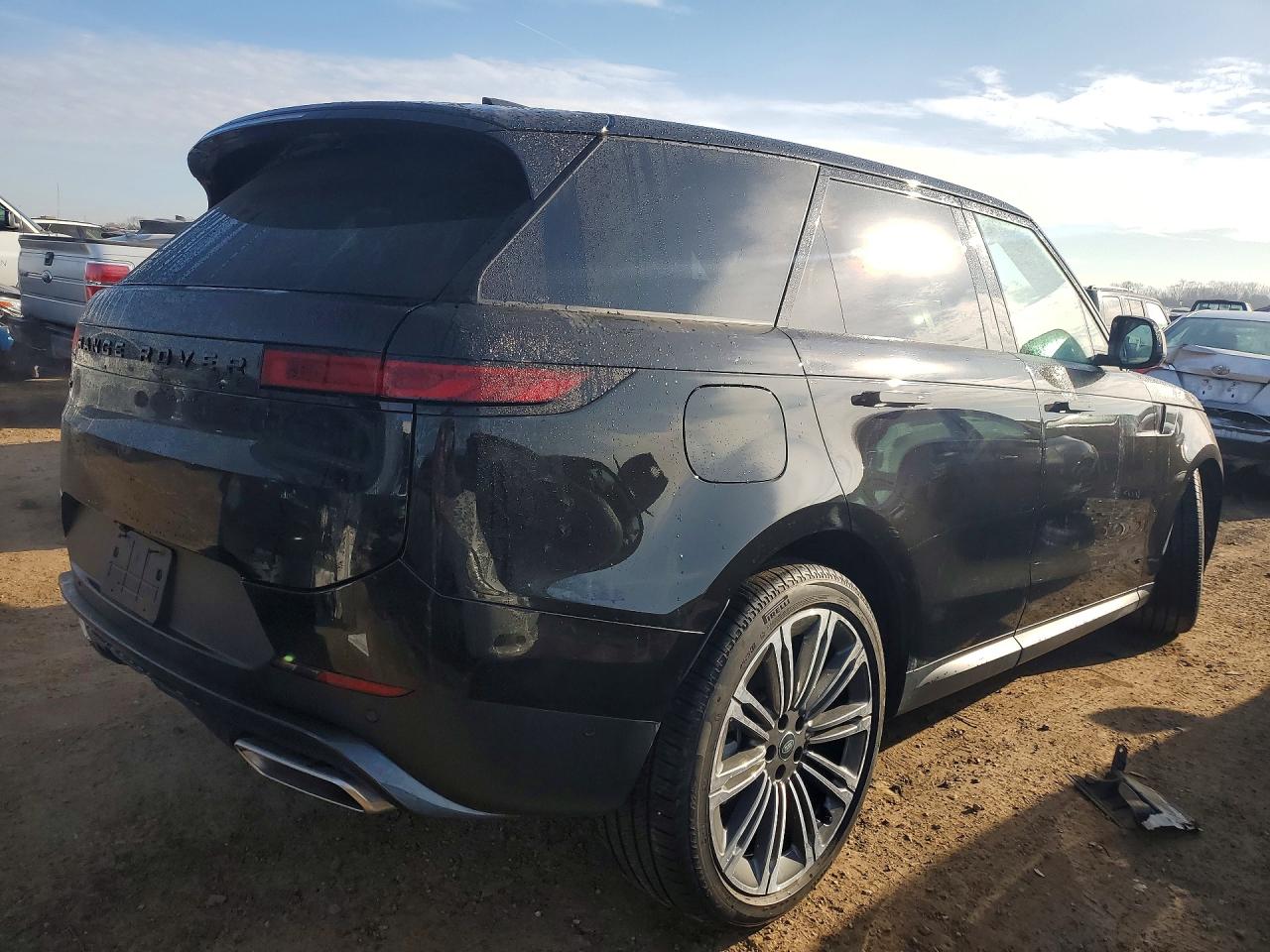 2025 LAND ROVER RANGE ROVER SPORT SE photo 3