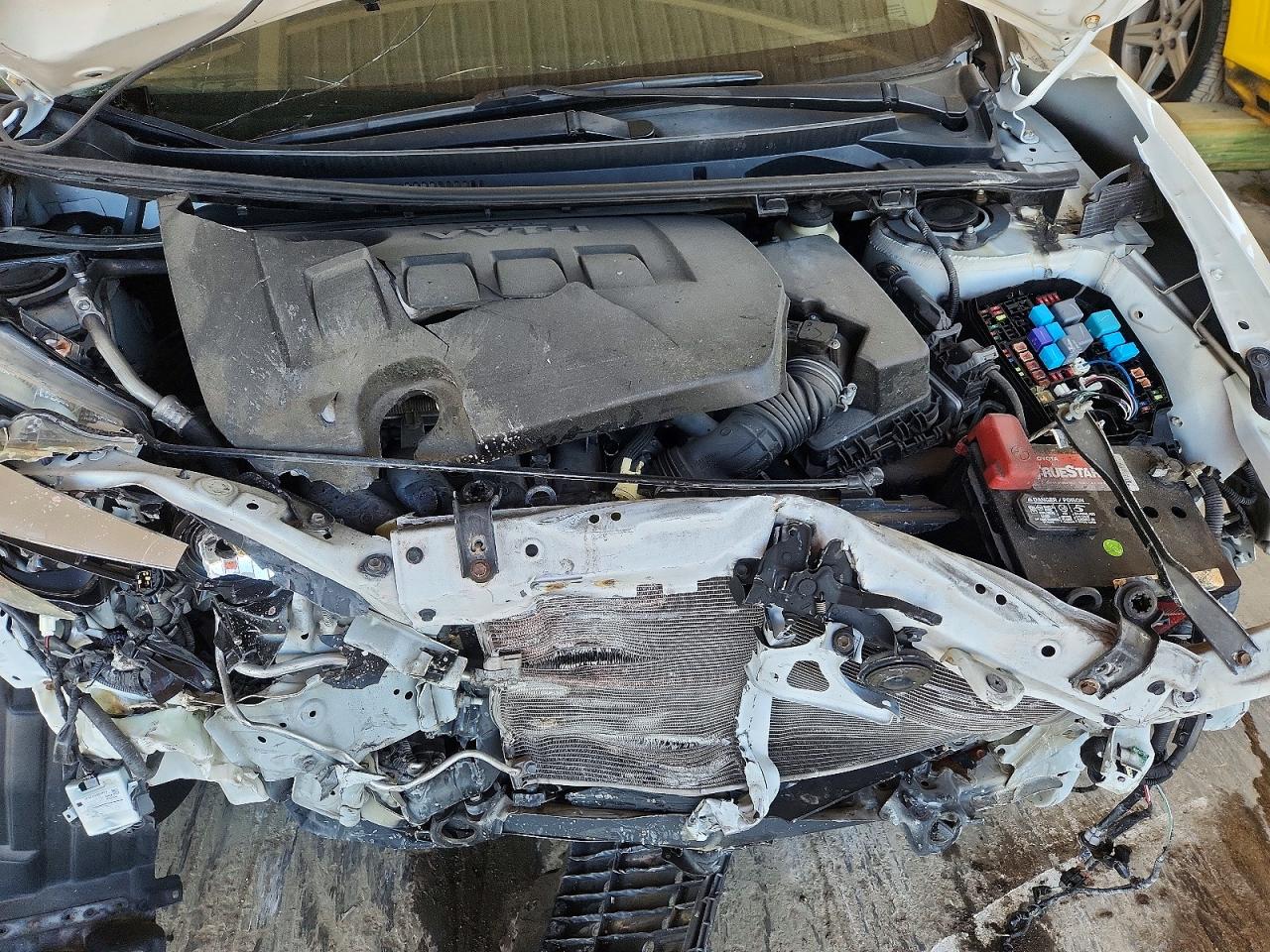 2015 TOYOTA COROLLA L photo 31