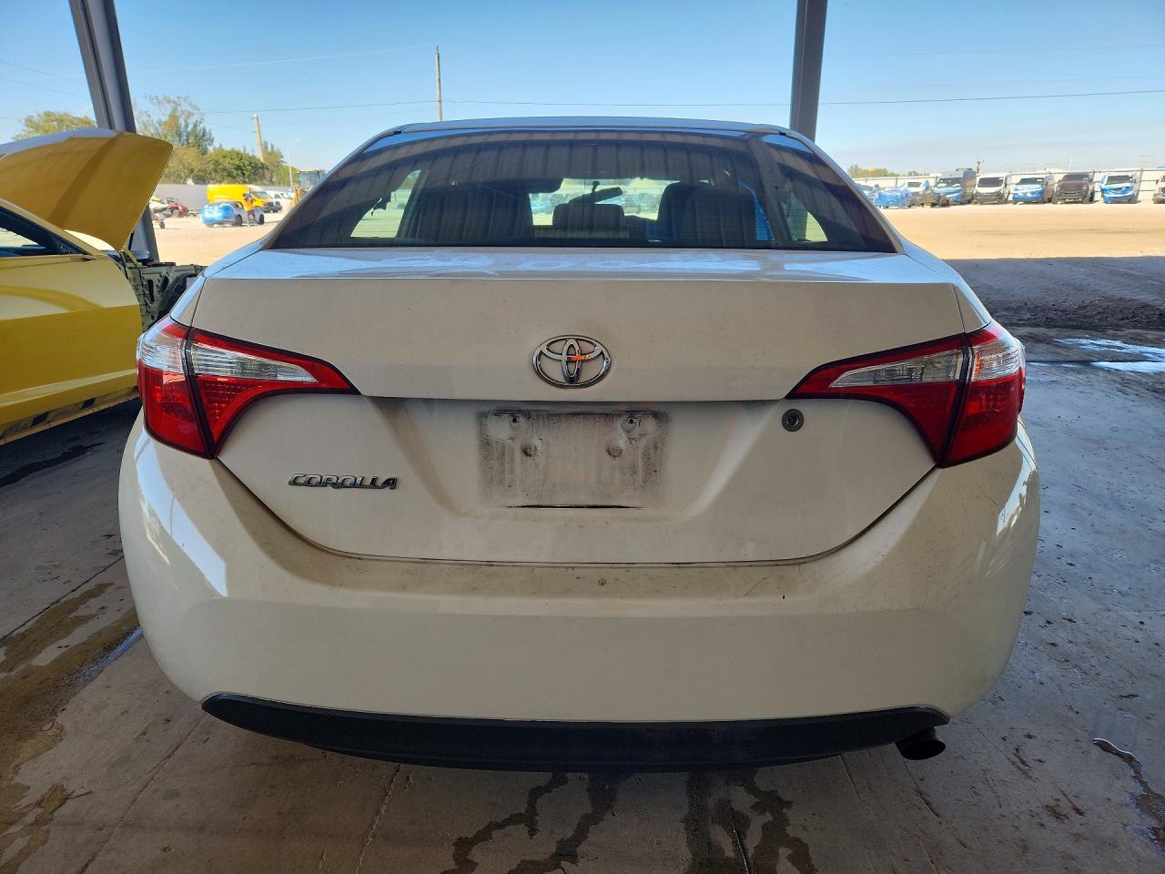 2015 TOYOTA COROLLA L photo 16