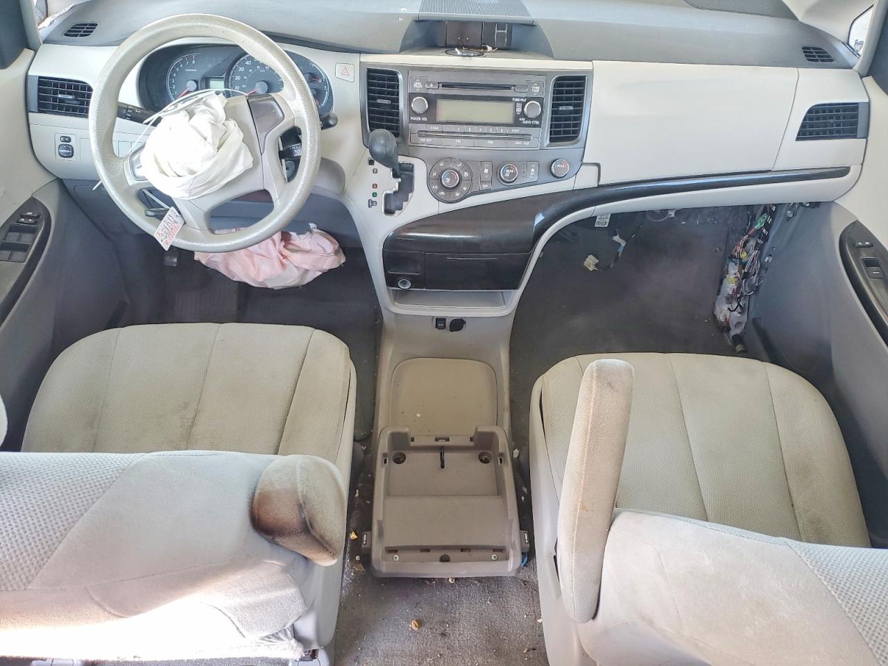 2013 TOYOTA SIENNA L 7-PASSENGER photo 8