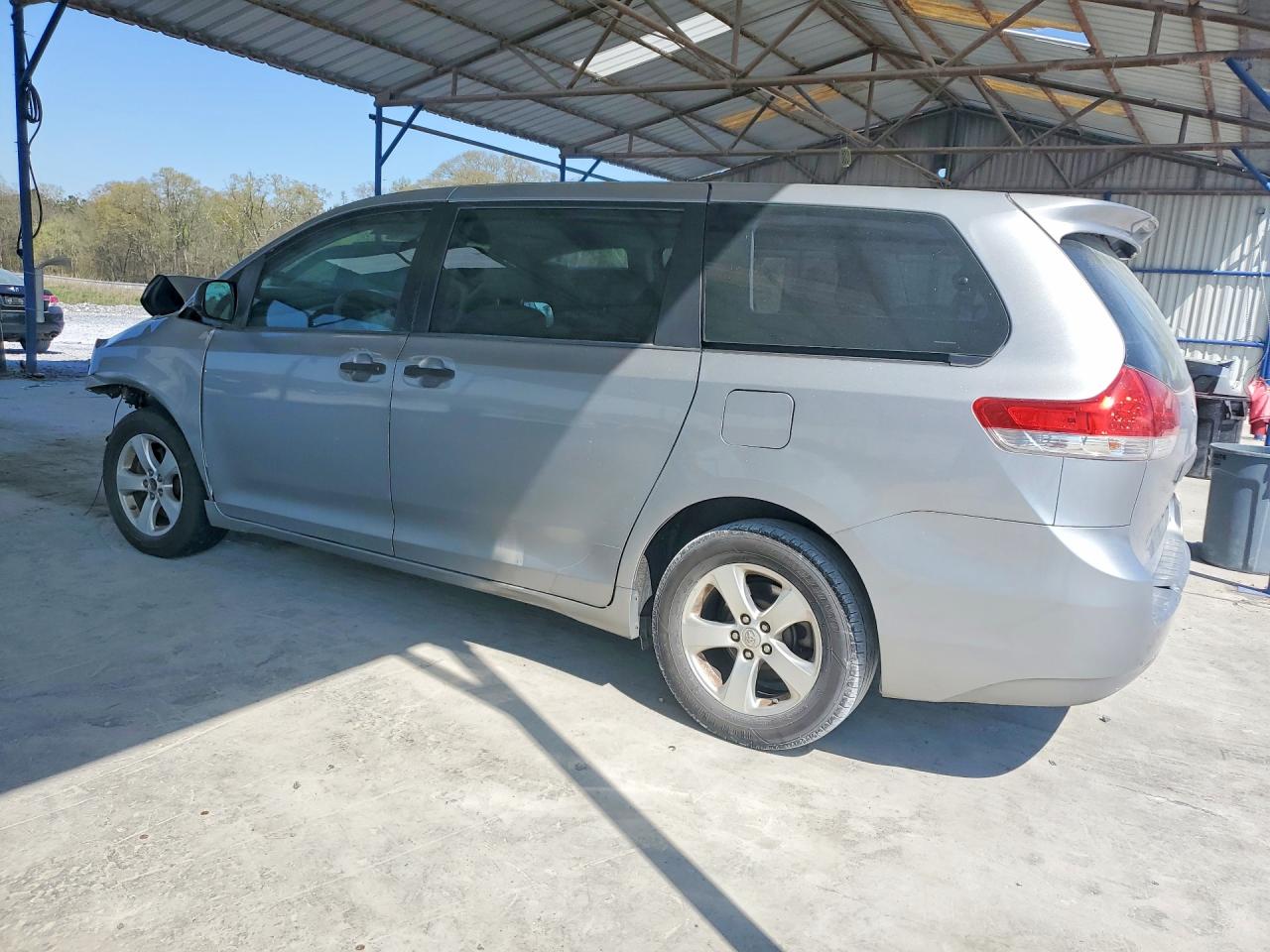 2013 TOYOTA SIENNA L 7-PASSENGER photo 2