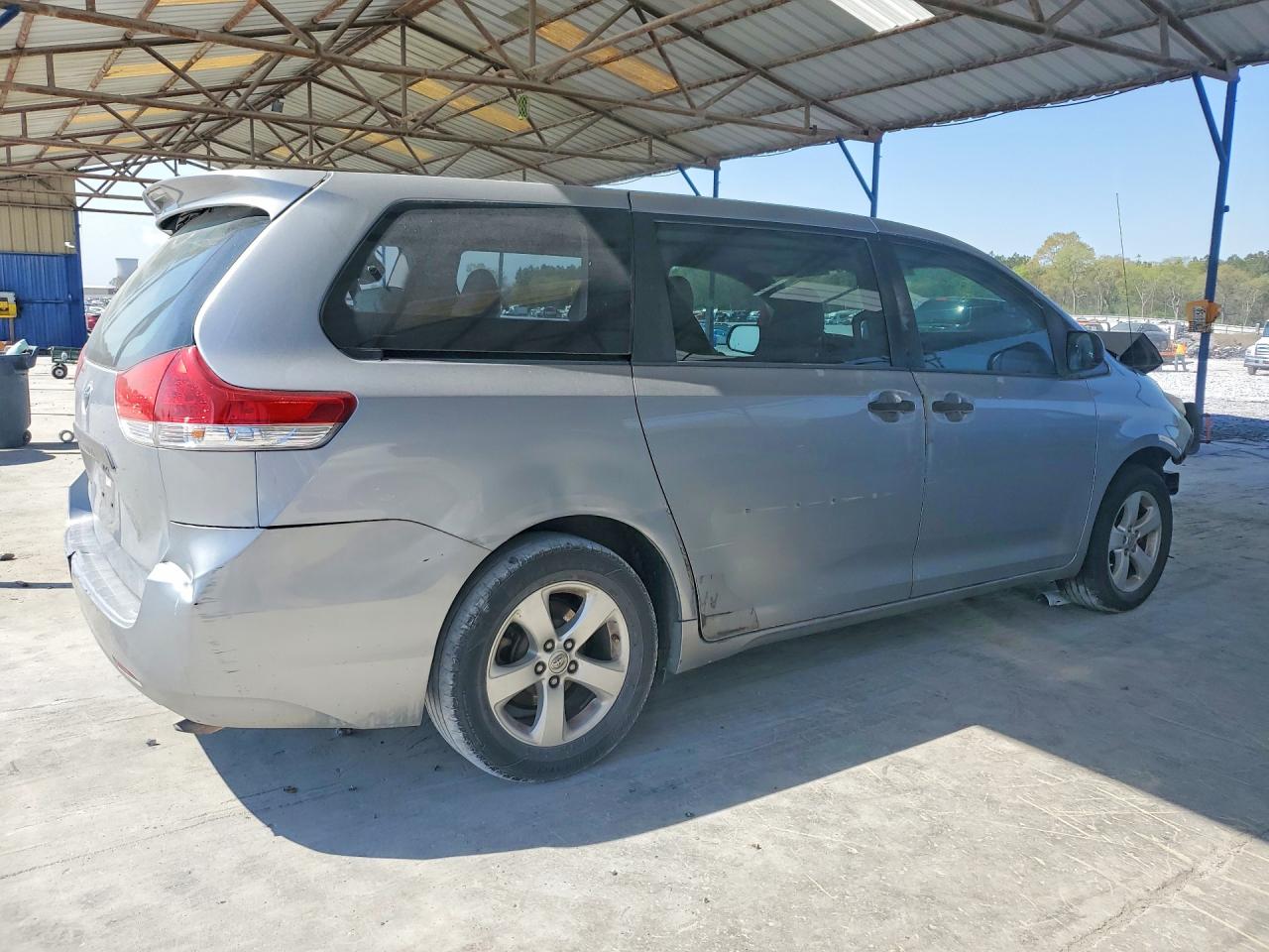 2013 TOYOTA SIENNA L 7-PASSENGER photo 3