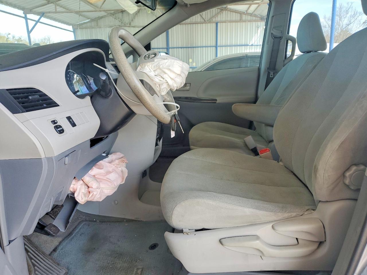 2013 TOYOTA SIENNA L 7-PASSENGER photo 7