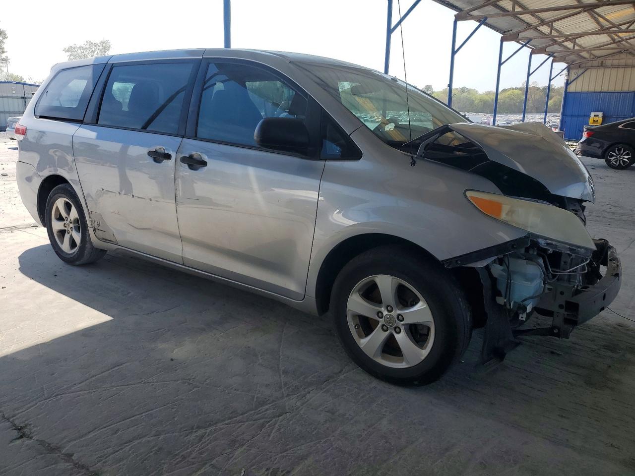 2013 TOYOTA SIENNA L 7-PASSENGER photo 4