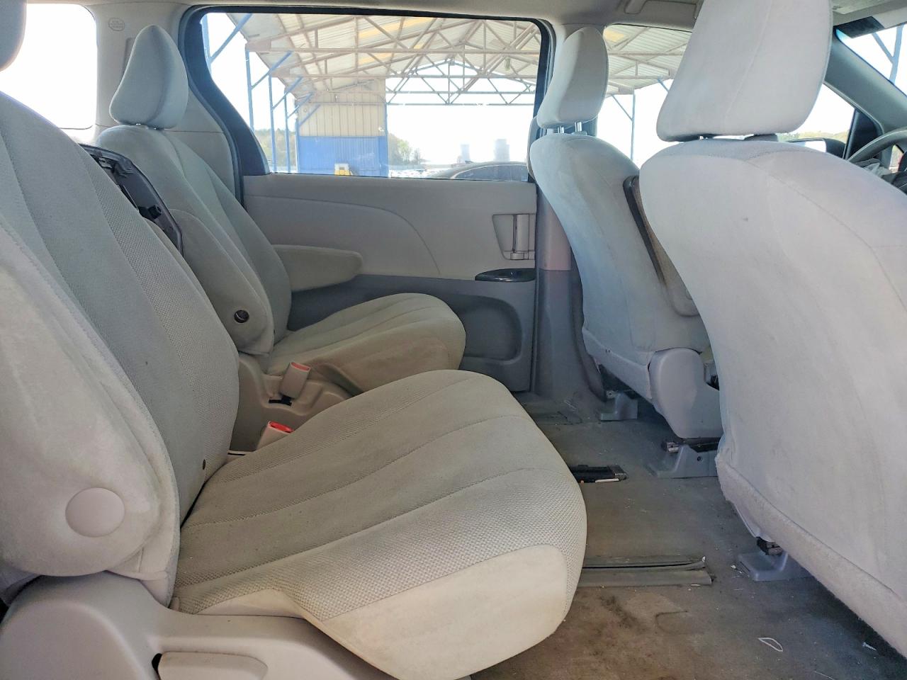 2013 TOYOTA SIENNA L 7-PASSENGER photo 10