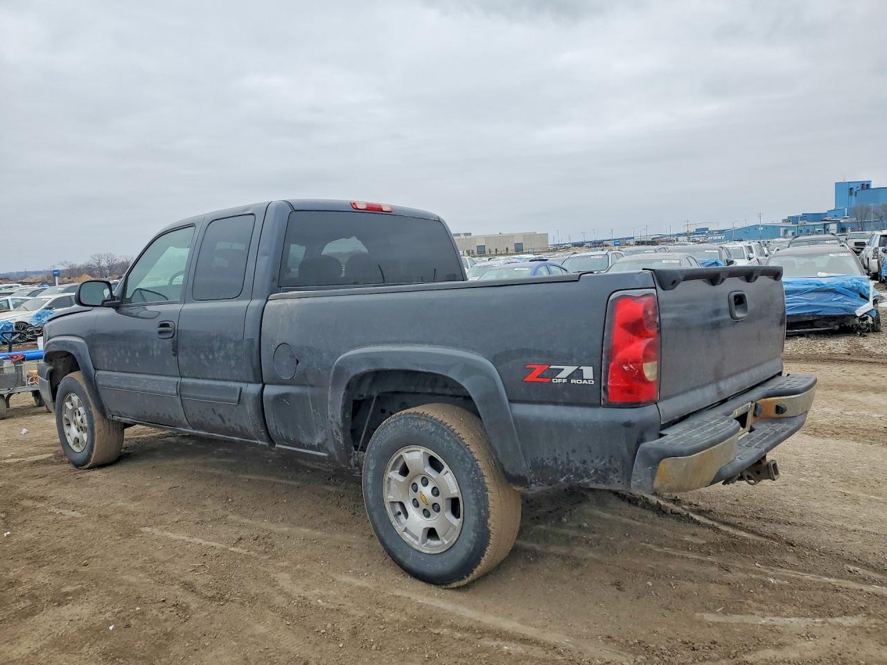 2005 CHEVROLET SILVERADO K1500 photo 2