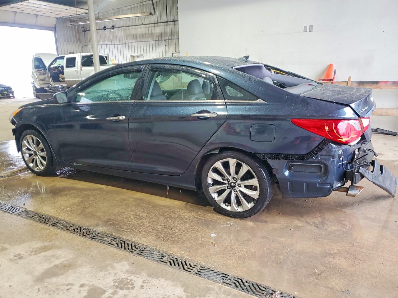 2013 HYUNDAI SONATA SE photo 2