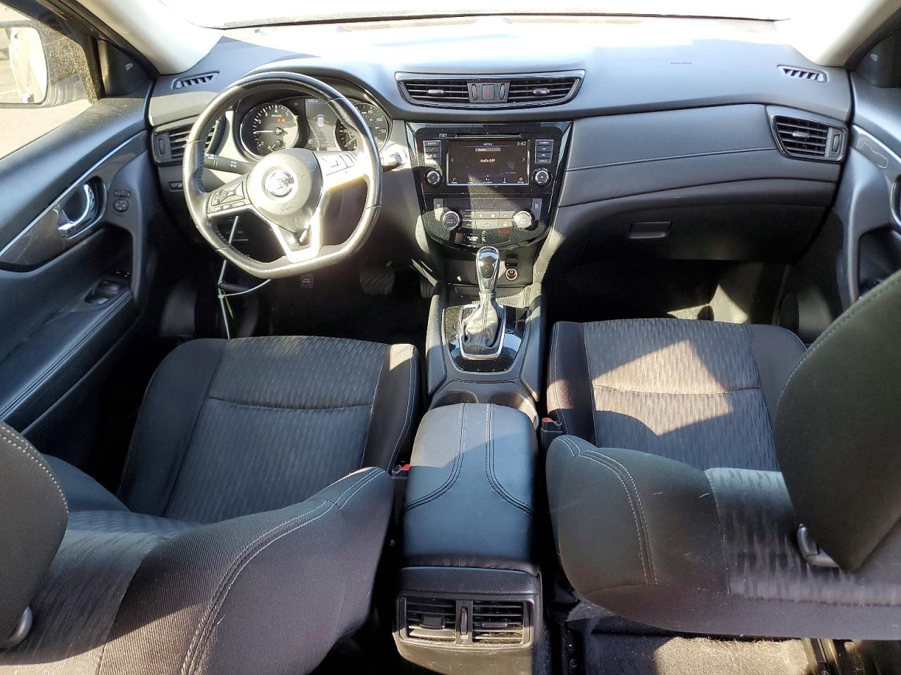 2019 NISSAN ROGUE SV photo 22