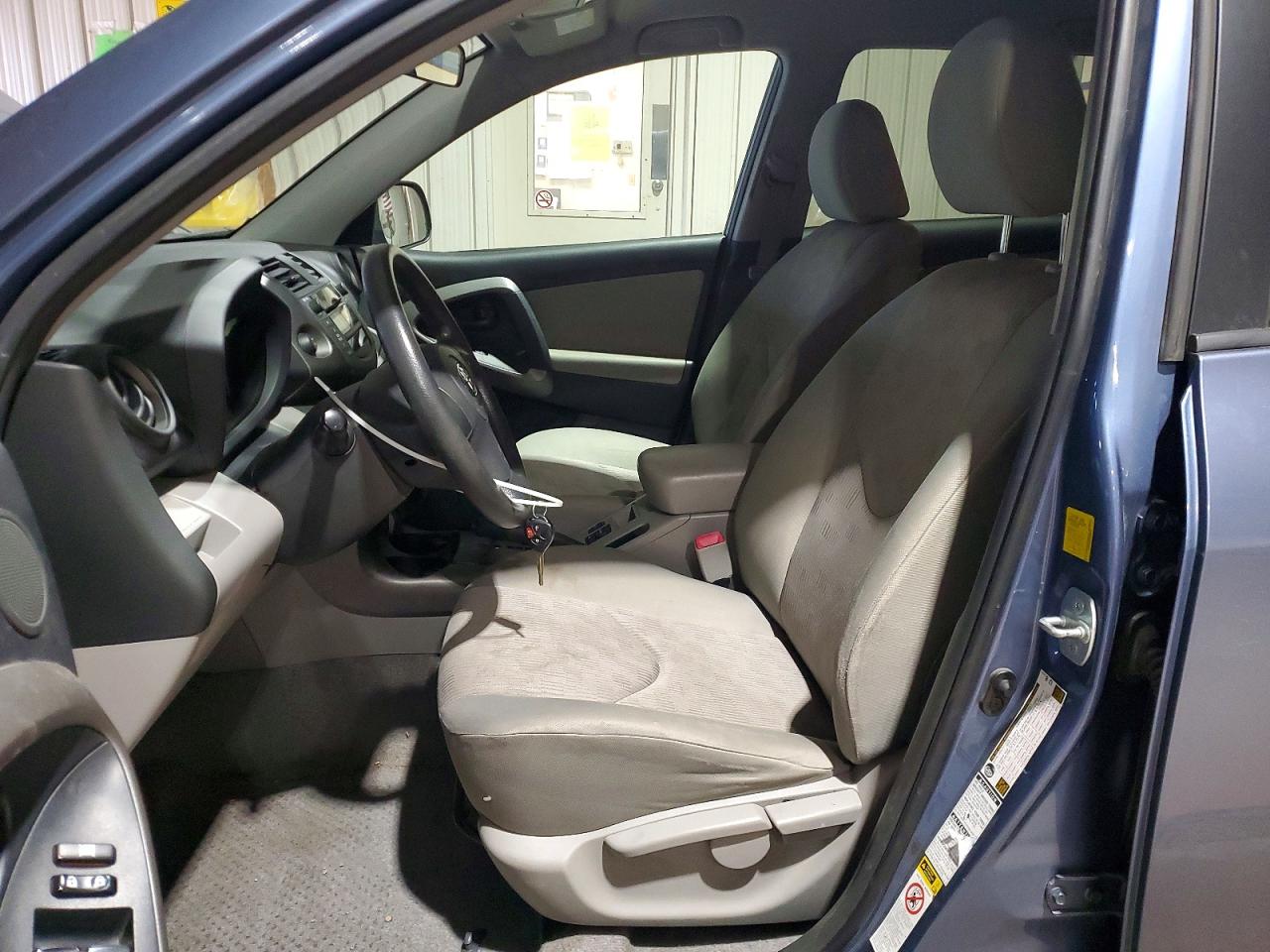 2011 TOYOTA RAV4 BASE photo 13