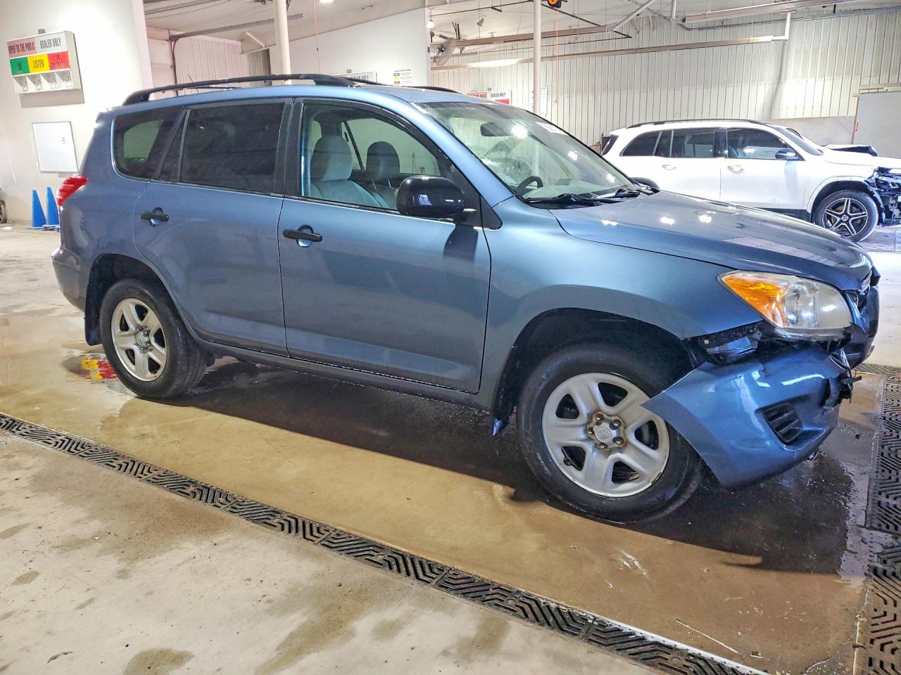 2011 TOYOTA RAV4 BASE photo 7