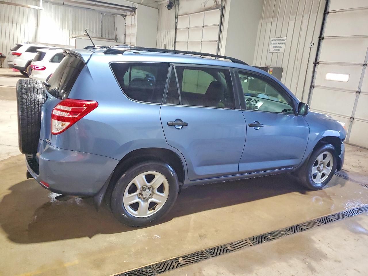2011 TOYOTA RAV4 BASE photo 5