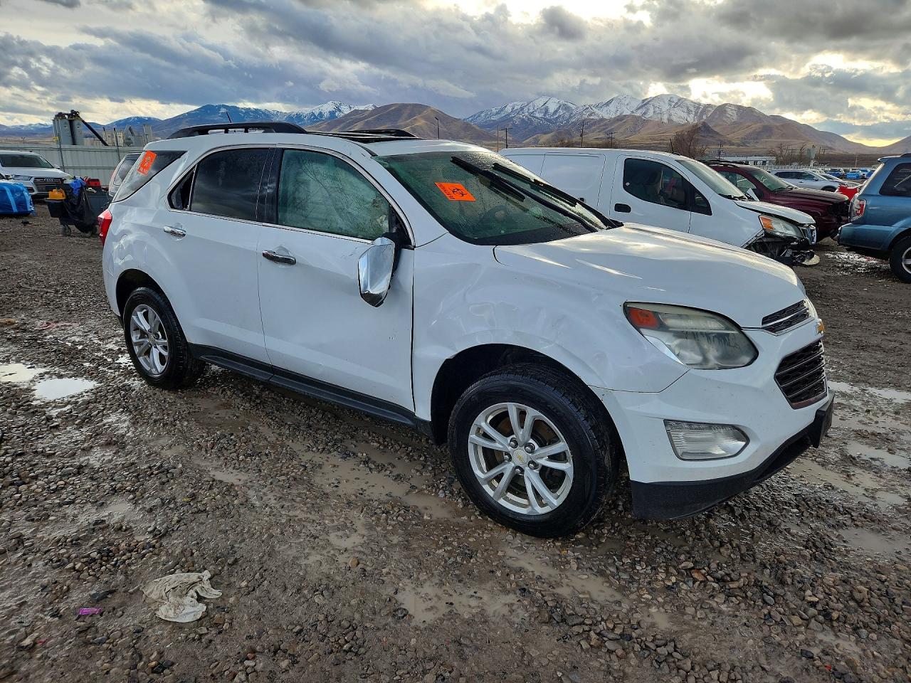 2017 CHEVROLET EQUINOX LT photo 4