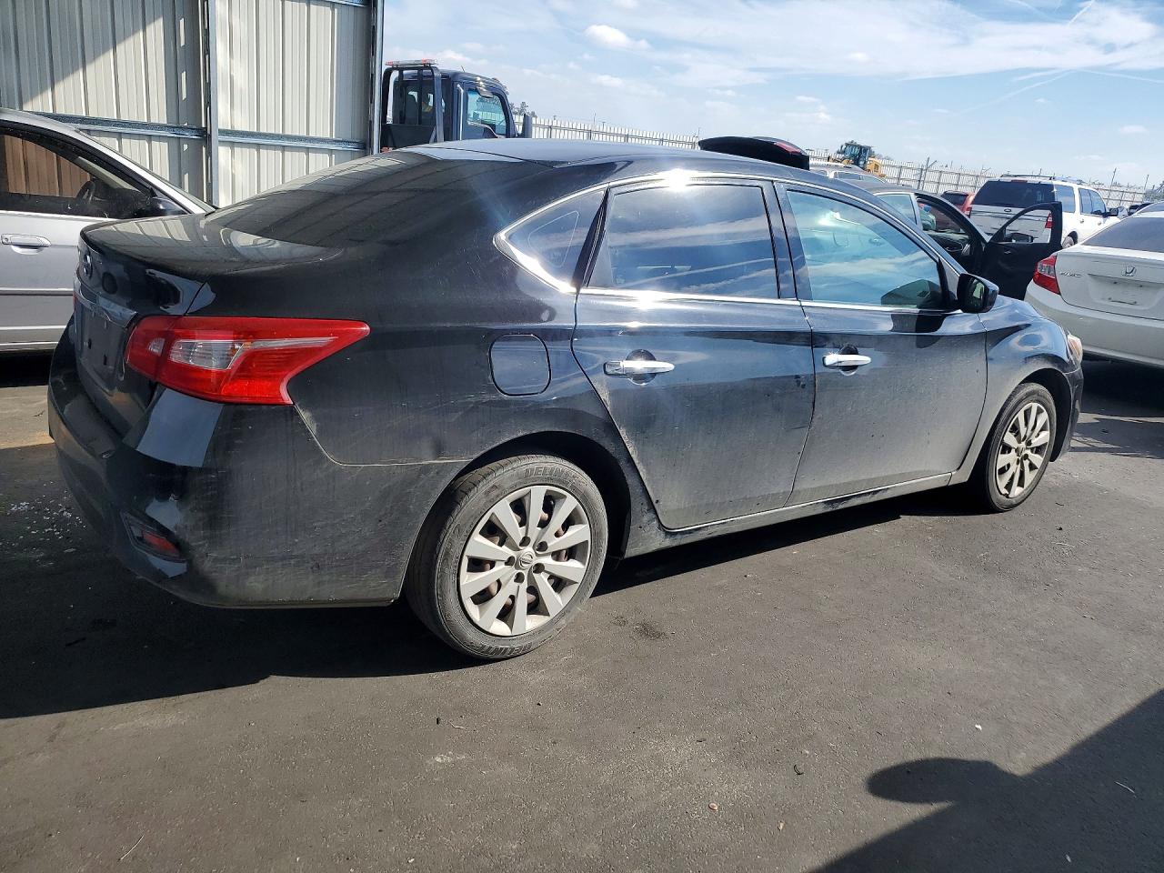 2018 NISSAN SENTRA S photo 3