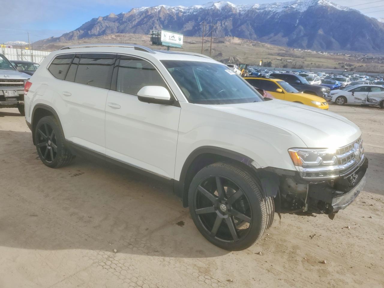 2018 VOLKSWAGEN ATLAS SEL PREMIUM photo 4
