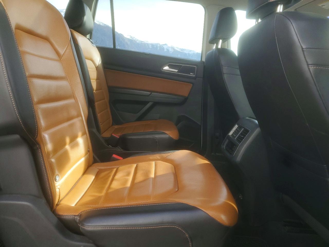2018 VOLKSWAGEN ATLAS SEL PREMIUM photo 10