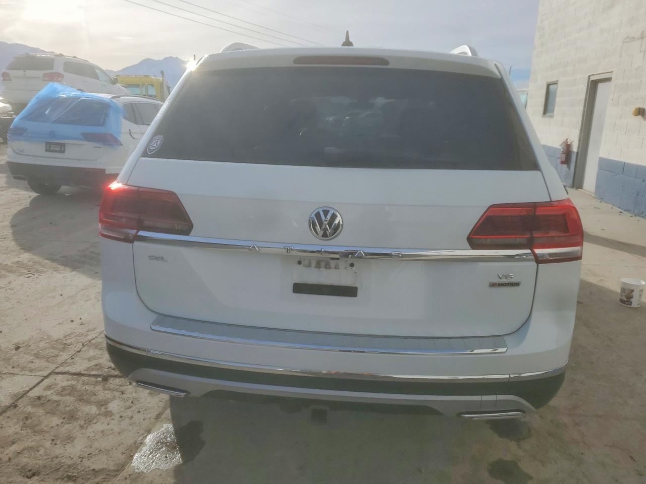 2018 VOLKSWAGEN ATLAS SEL PREMIUM photo 6