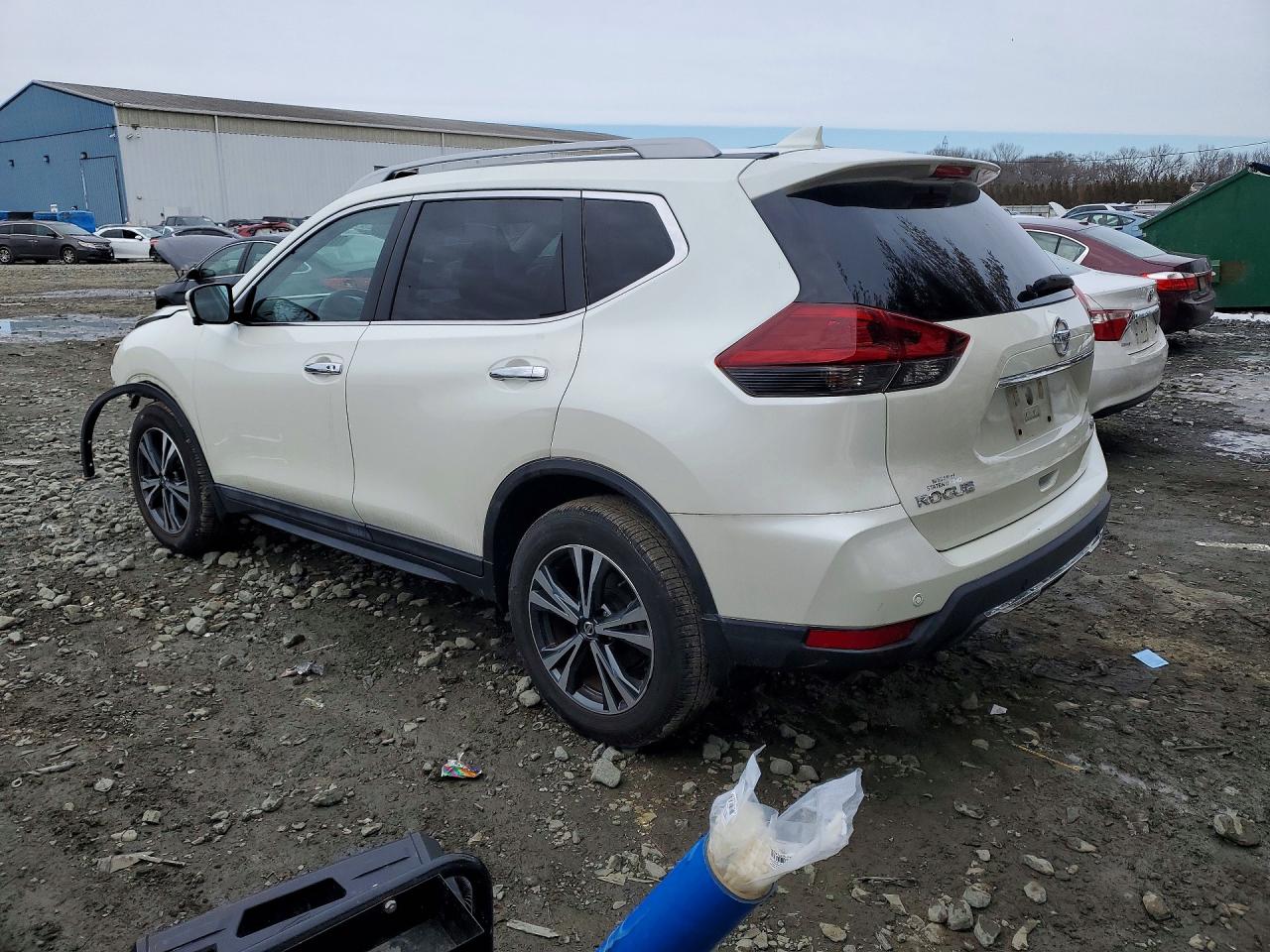 2019 NISSAN ROGUE SV photo 3