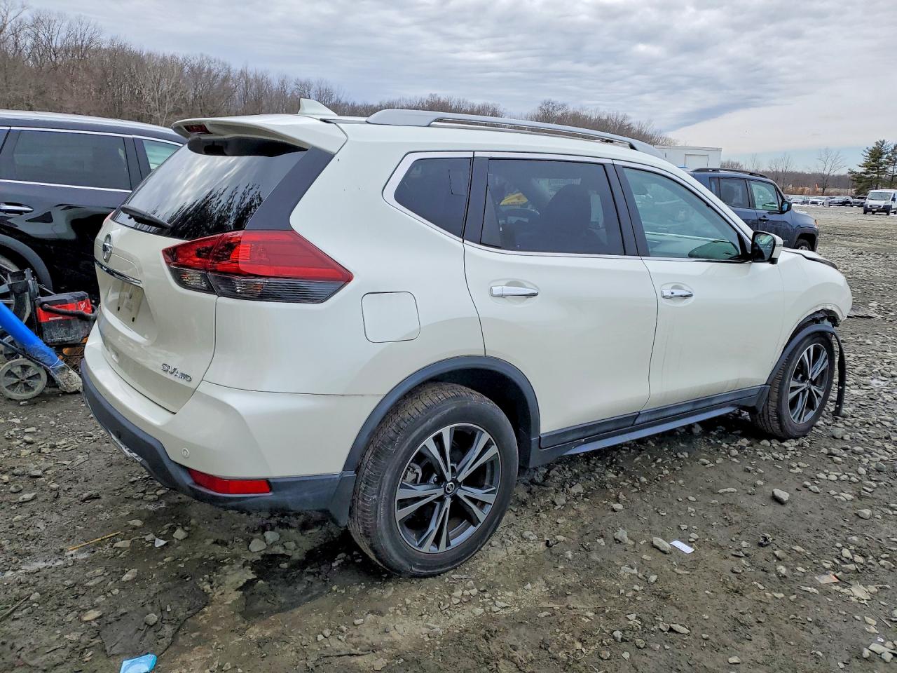 2019 NISSAN ROGUE SV photo 5