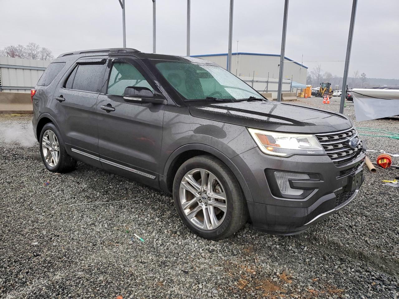 2017 FORD EXPLORER XLT photo 4