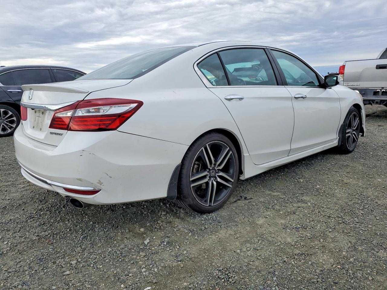 2016 HONDA ACCORD SPORT photo 5