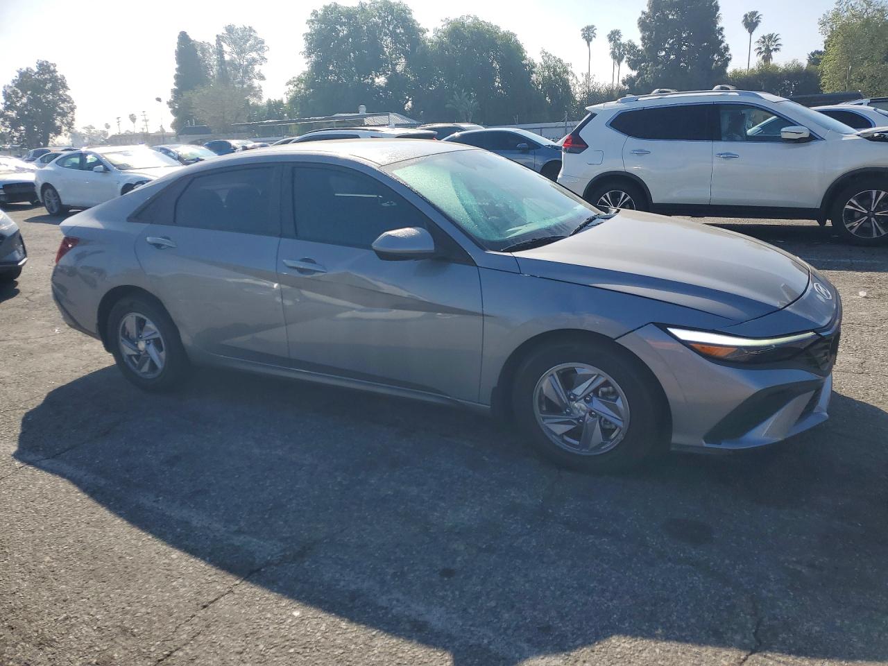 2025 HYUNDAI ELANTRA SE photo 4
