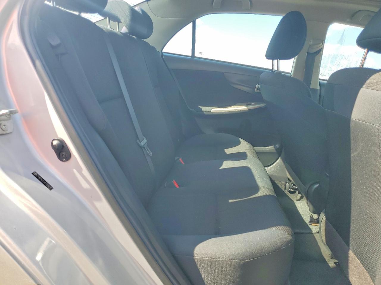 2011 TOYOTA COROLLA S photo 19