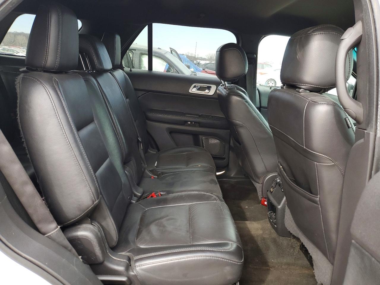 2015 FORD EXPLORER XLT photo 31