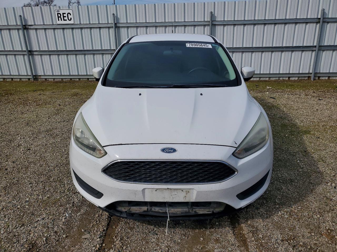 2015 FORD FOCUS SE photo 9