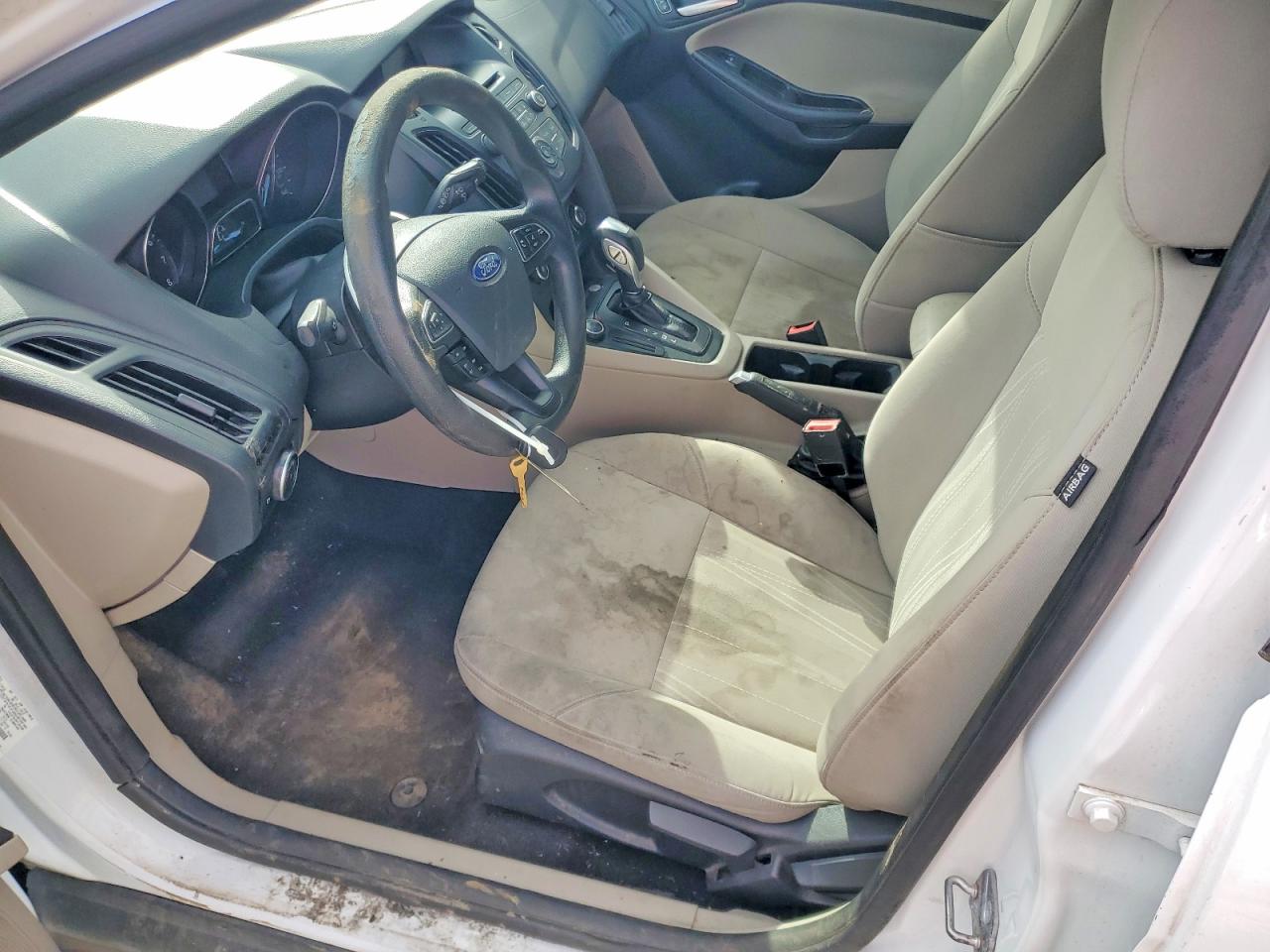 2015 FORD FOCUS SE photo 13