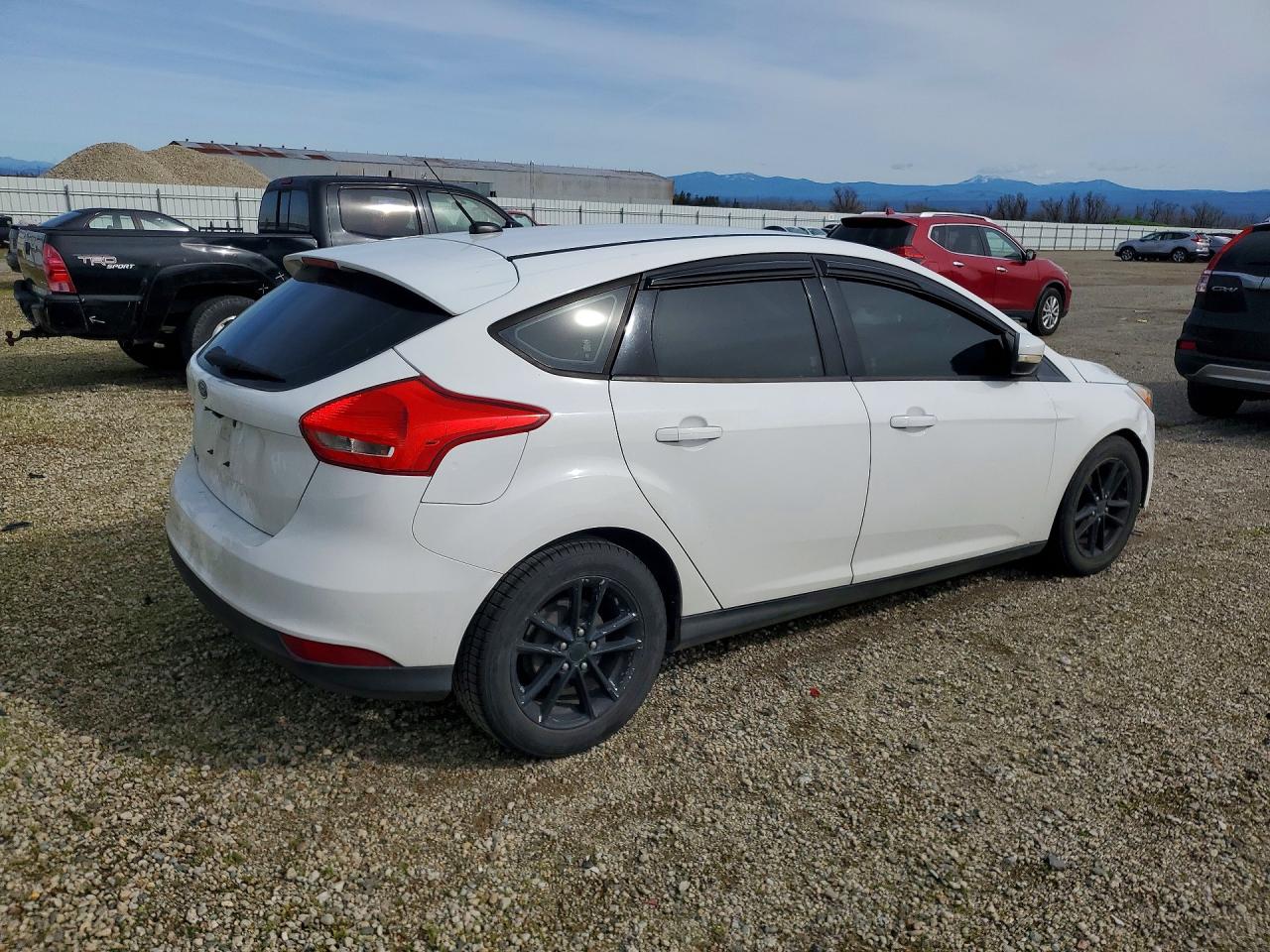 2015 FORD FOCUS SE photo 5