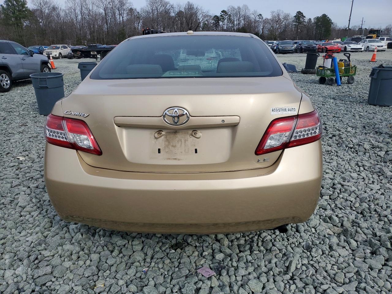 2011 TOYOTA CAMRY LE photo 16