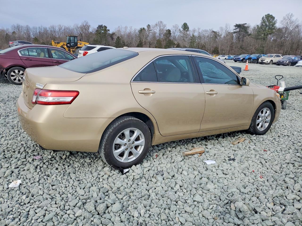 2011 TOYOTA CAMRY LE photo 7