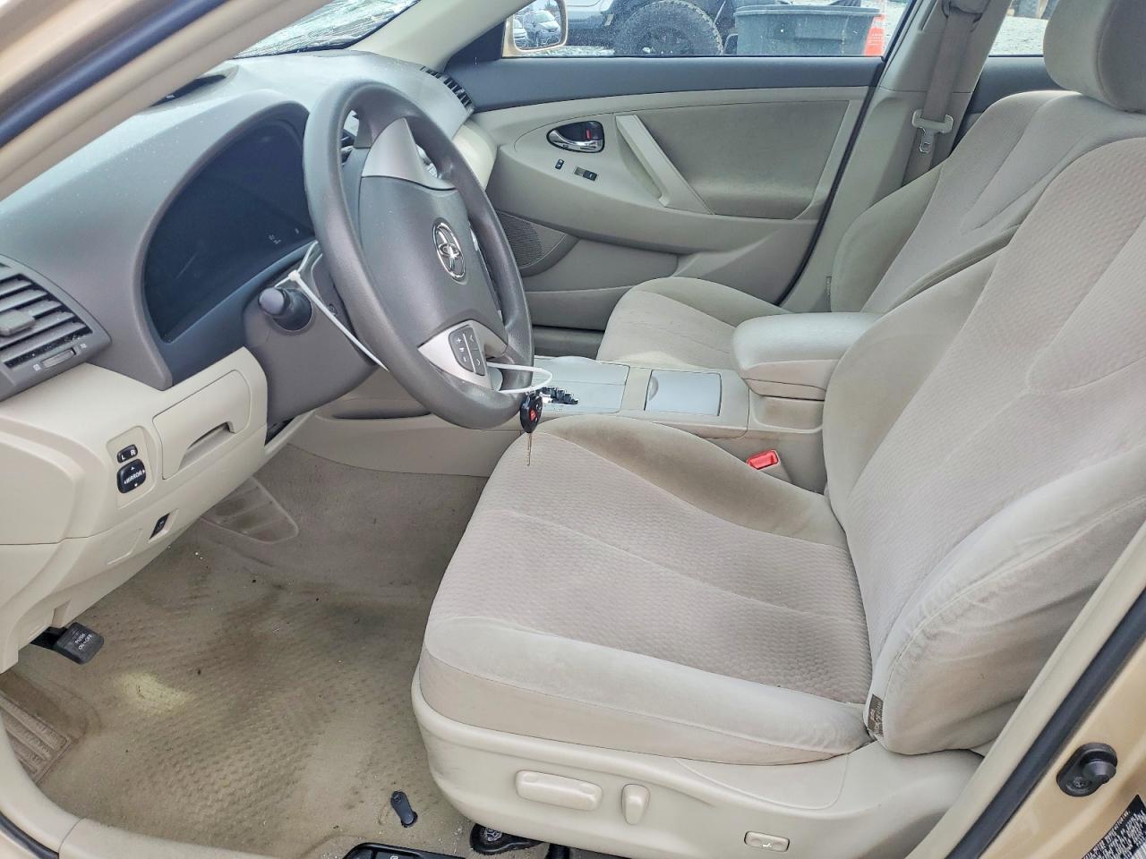 2011 TOYOTA CAMRY LE photo 19