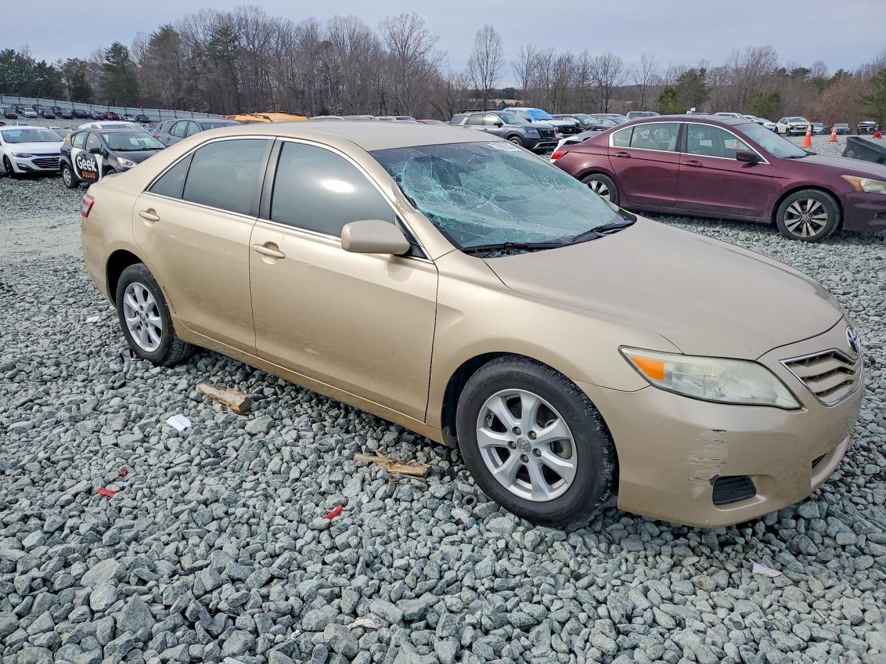 2011 TOYOTA CAMRY LE photo 10