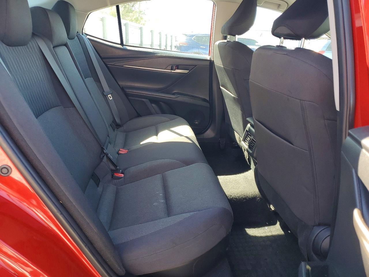 2025 TOYOTA CAMRY LE photo 19