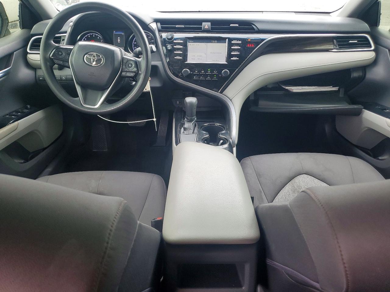2018 TOYOTA CAMRY LE photo 15