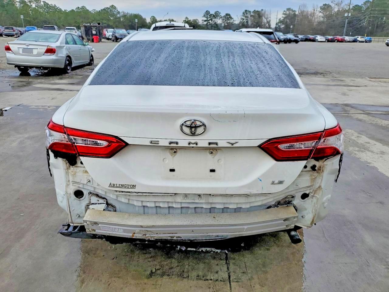 2018 TOYOTA CAMRY LE photo 11