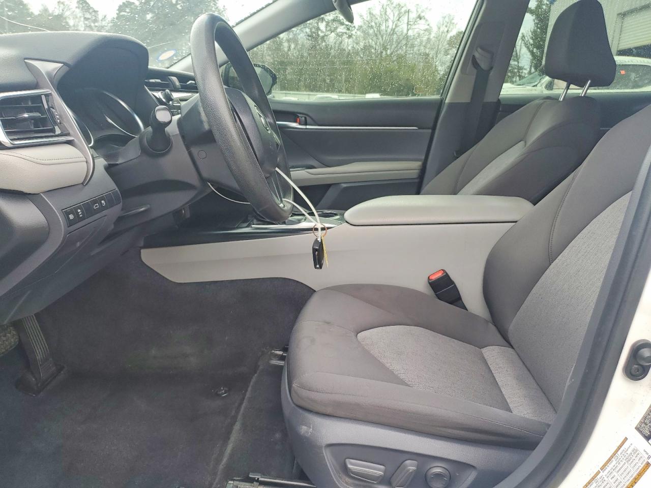 2018 TOYOTA CAMRY LE photo 13