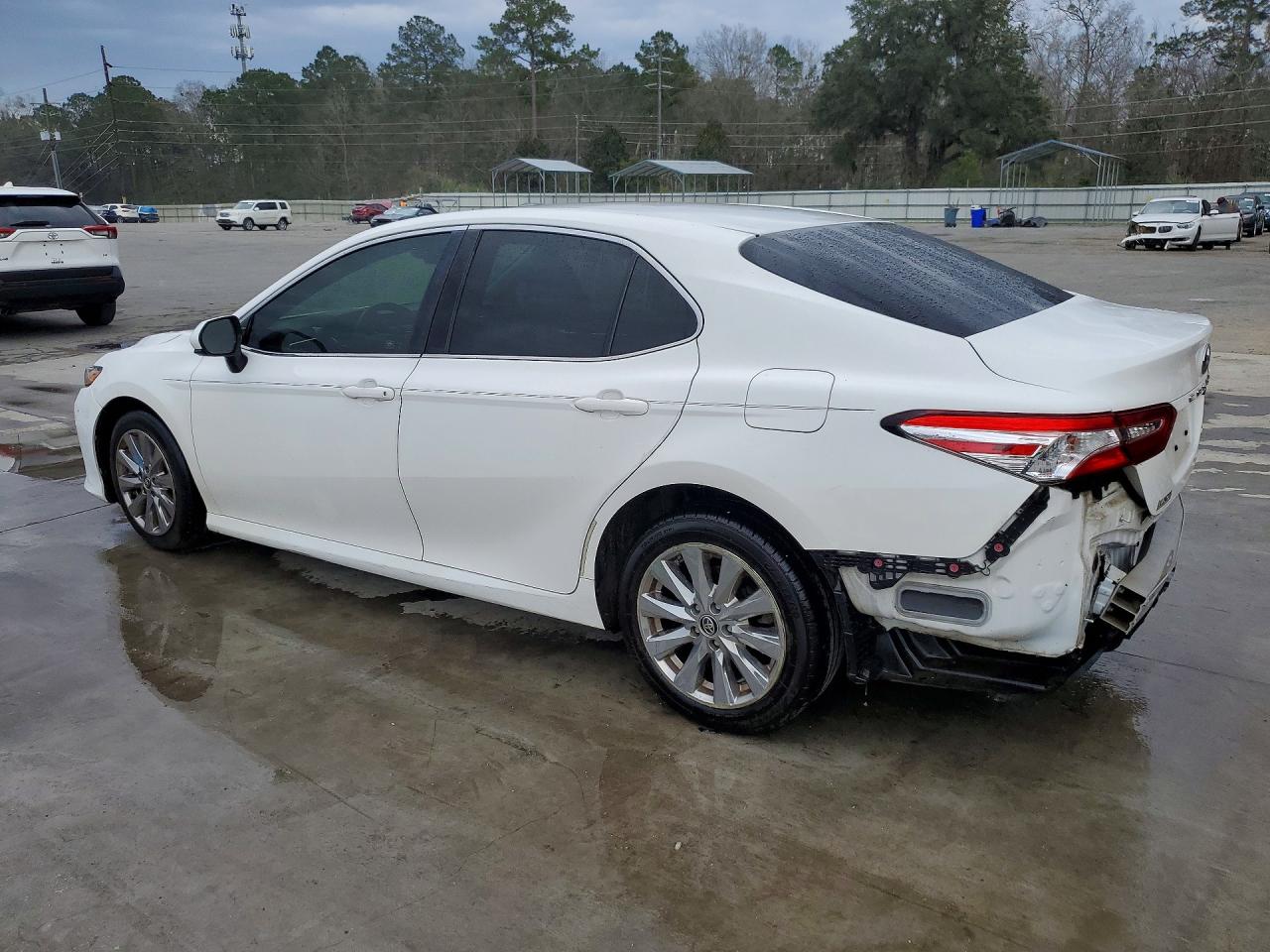 2018 TOYOTA CAMRY LE photo 3