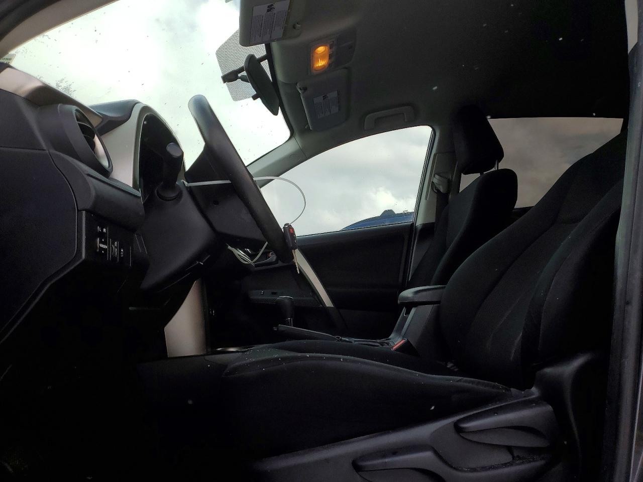 2015 TOYOTA RAV4 LE photo 13