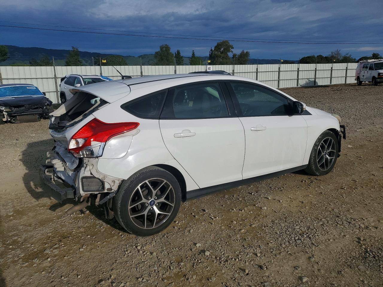 2013 FORD FOCUS SE photo 3